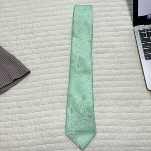 Like new patterned hi-tie